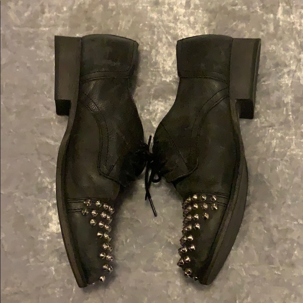 Shoes - Picture 2 of 4